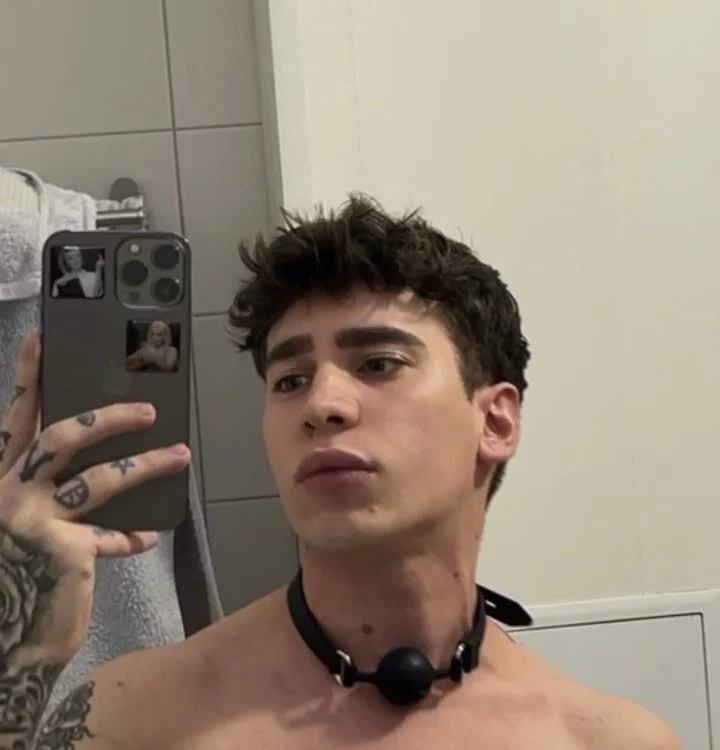 Evan__White_ Offline XXX Chat