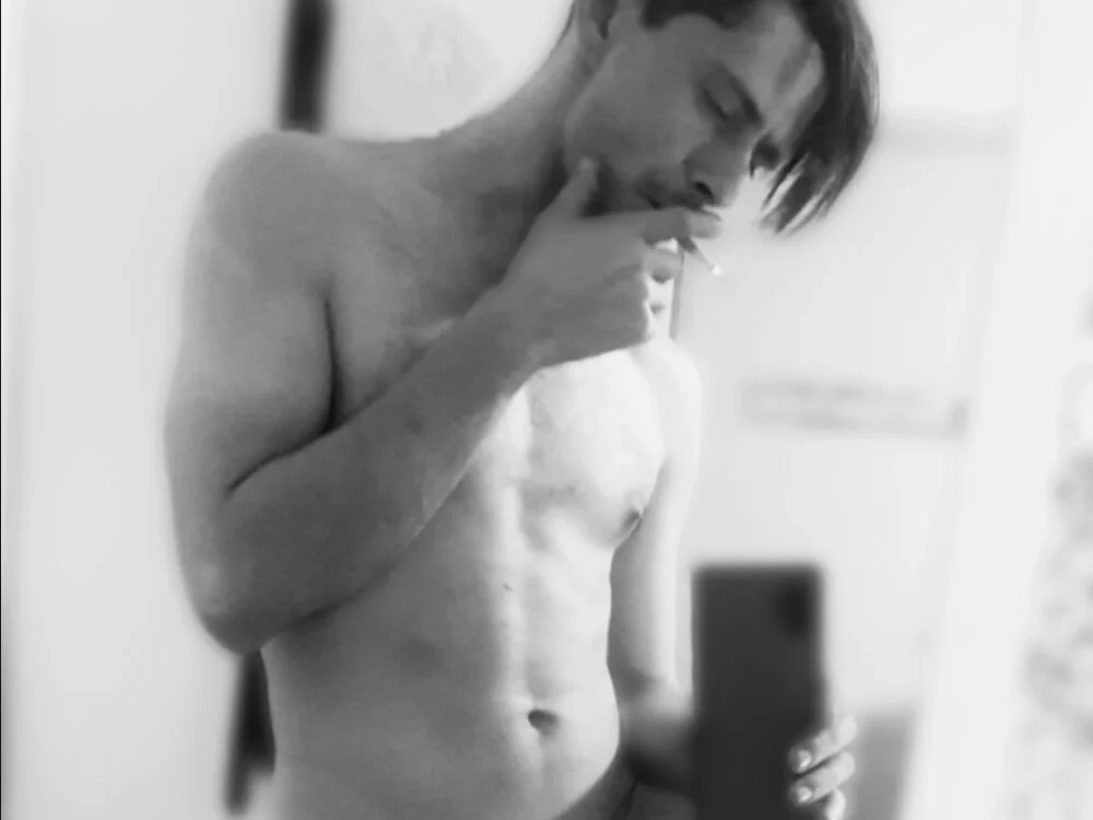 Roger_Jolly23's Offline XXX Chat