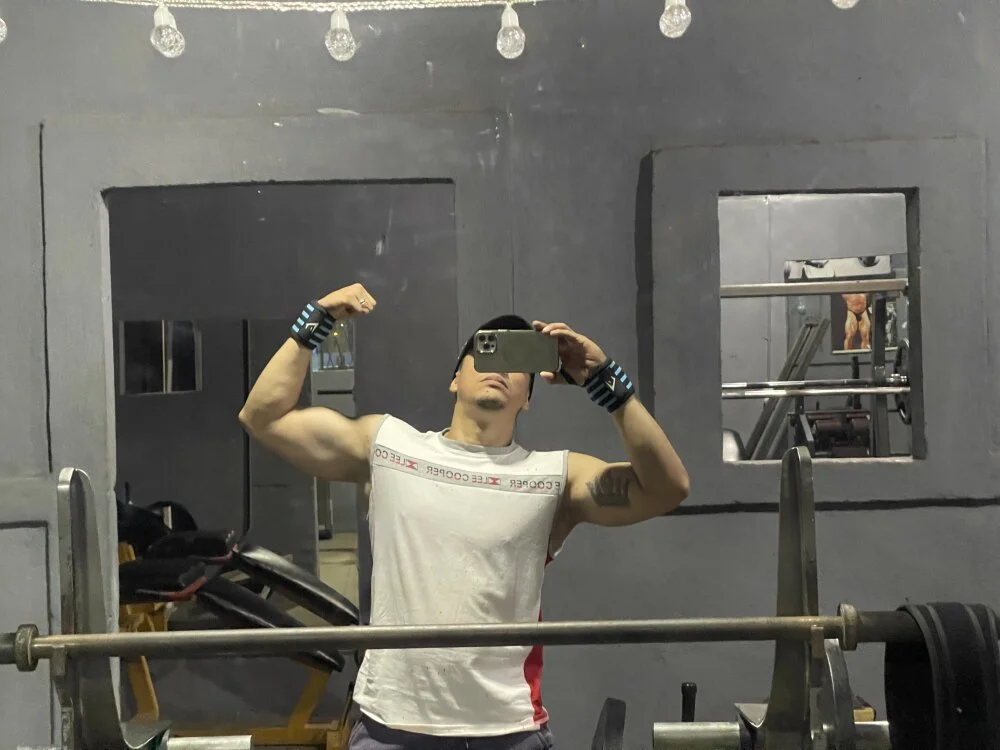 larryvasquezjay Offline XXX-Chat