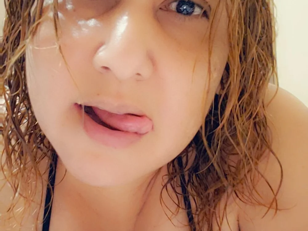 Briella87's Offline Chat Room