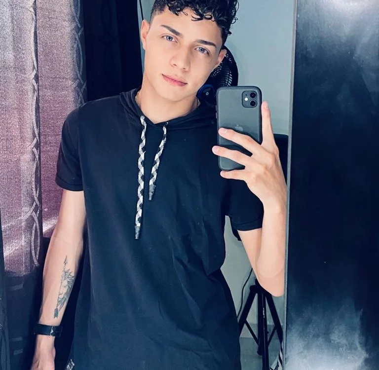 Luke_westx Chat XXX offline