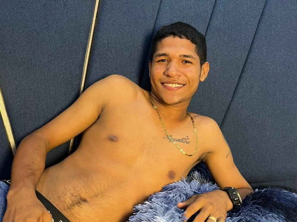 Chat +18 off-line de Aaron_cum18