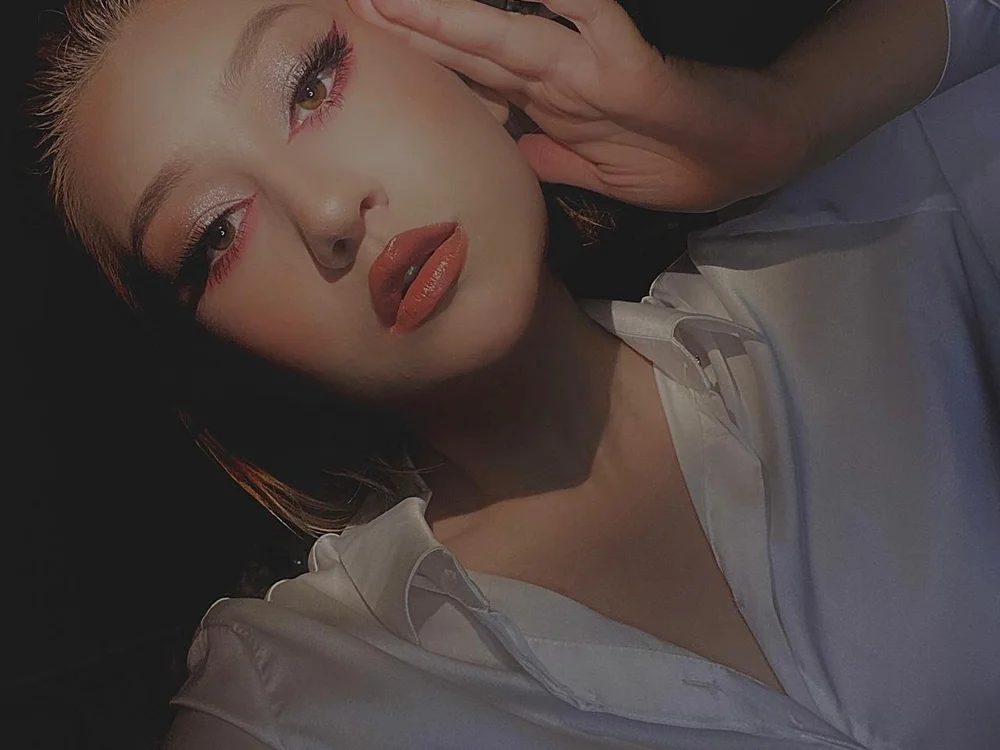 mae_lamb_'s Offline Chat Room