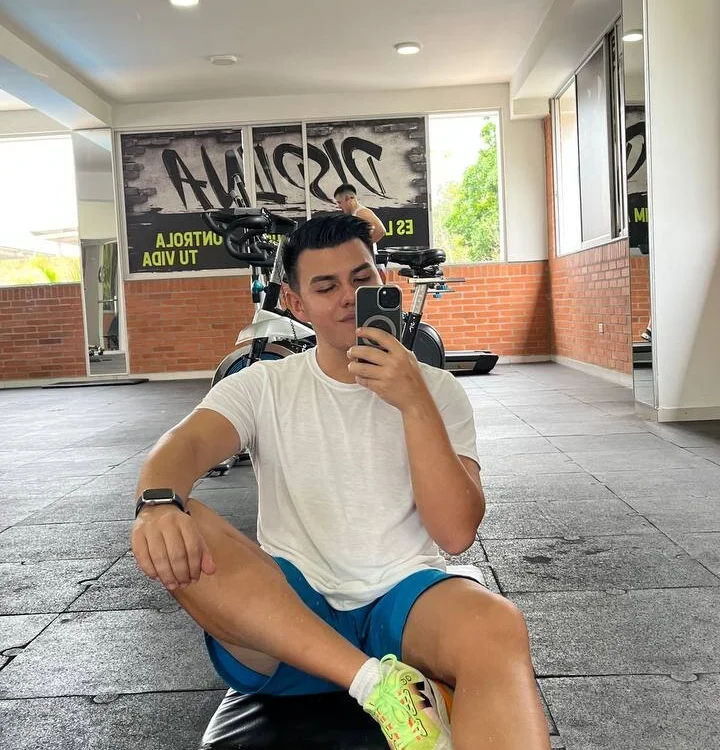 mathias_thompson's Offline XXX Chat