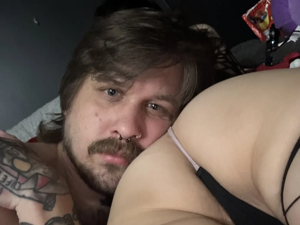 Coupleofsinners' Offline Chat Room