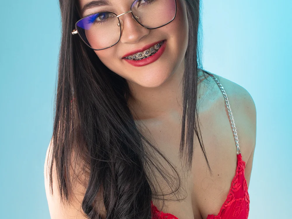 دردشة Alicia_Kimm الجنسية دون اتصال