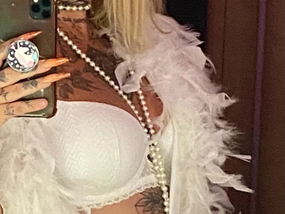 blondy40's Offline XXX Chat