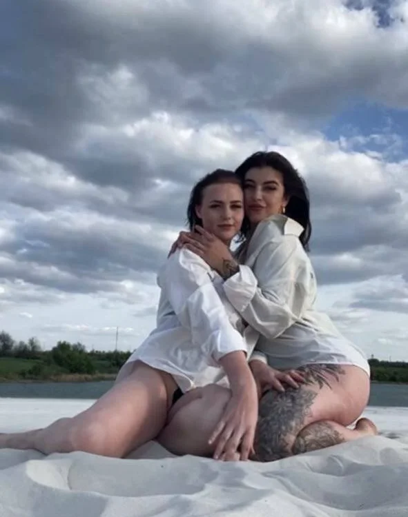 Kasandra_and_Eva offline chatrum