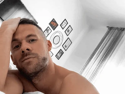 kennethwade Offline XXX-chat