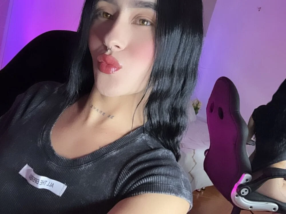 MylittleEmily_'s Offline XXX Chat