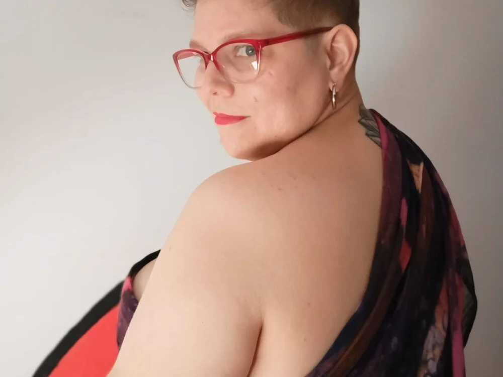 Leah_R Chat XXX offline