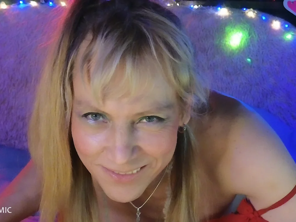 دردشة Alexa_Cosmic الجنسية دون اتصال