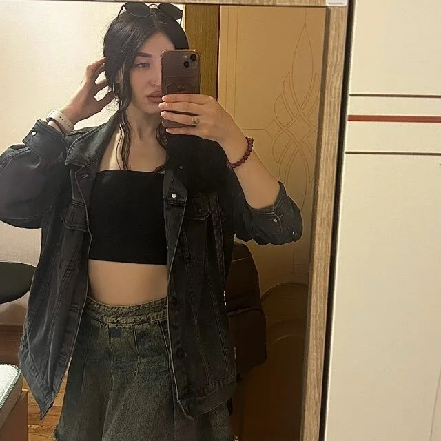 LolaAsselta cover photo