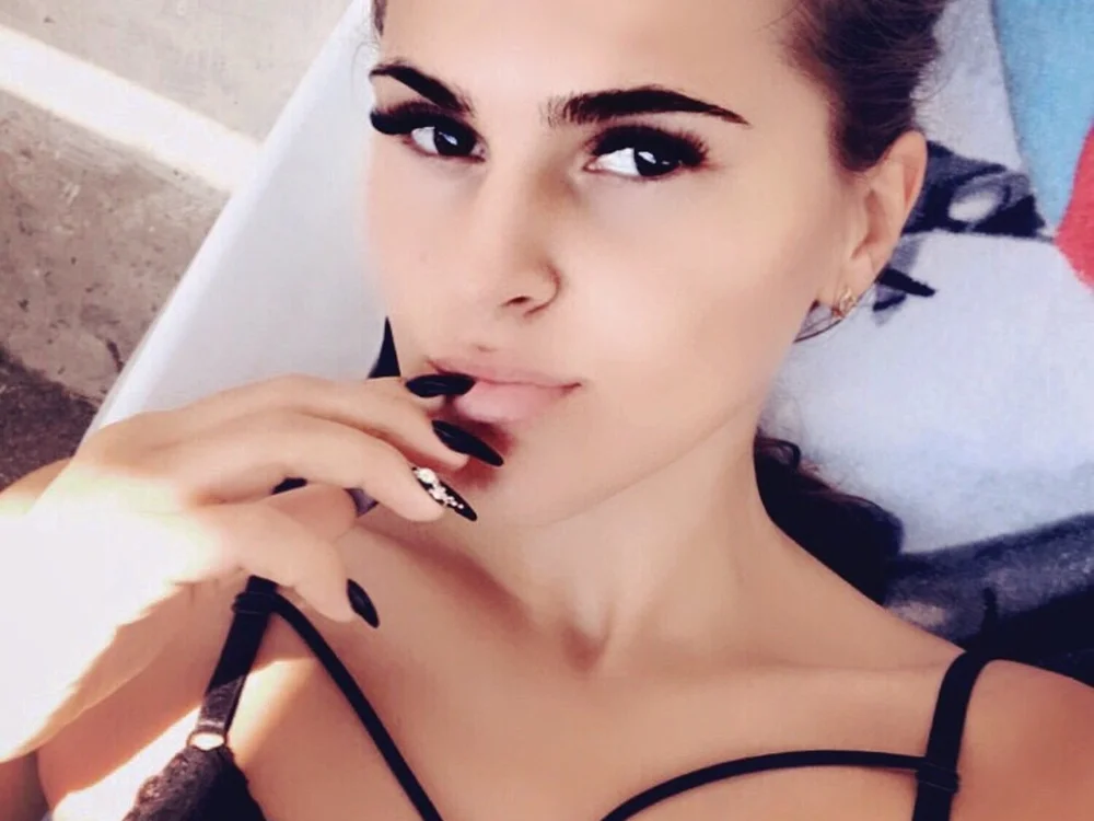 AzaleaMaroon's Offline Chat Room