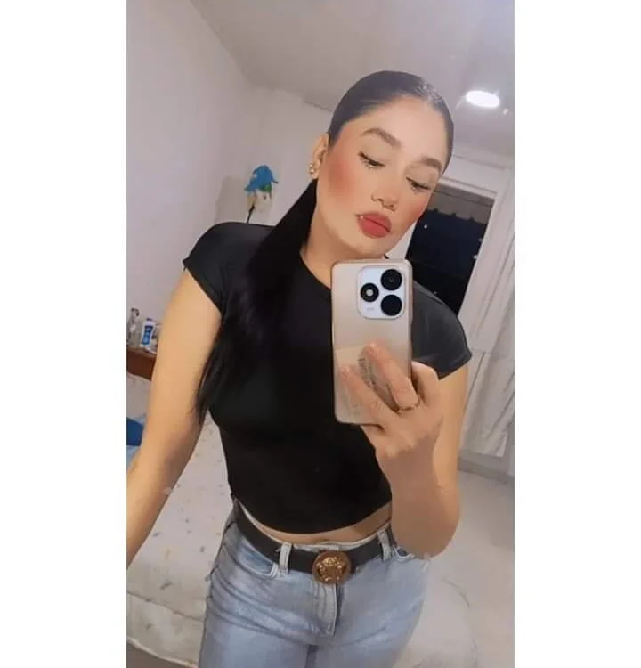 morecaliente's Offline Chat Room