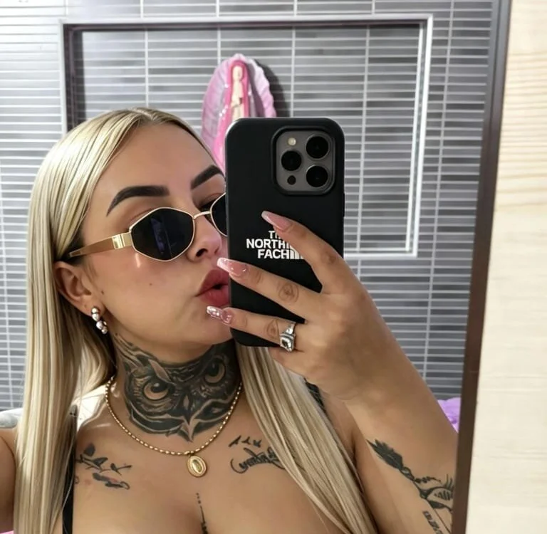 Vanessa_Bahamon Adlı Modelin Çevrimdışı XXX Sohbeti