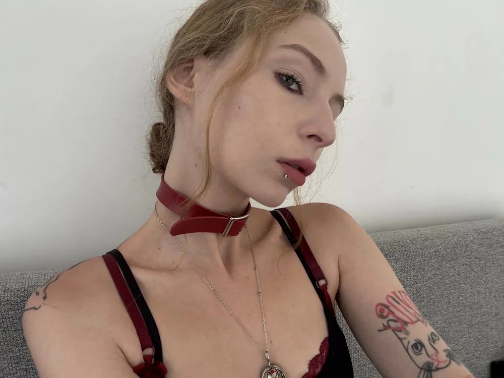 ChloeMoreauq's Offline XXX Chat