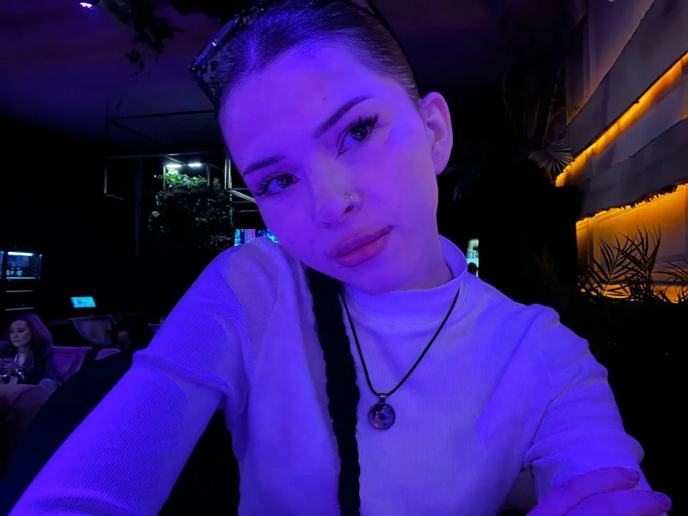 Ocellina_Wilkins' Offline Chat Room