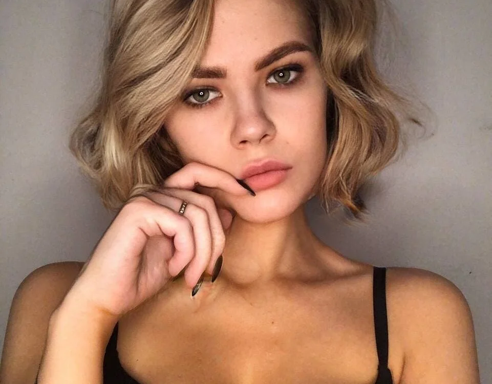 AlinaValli's Offline Chat Room