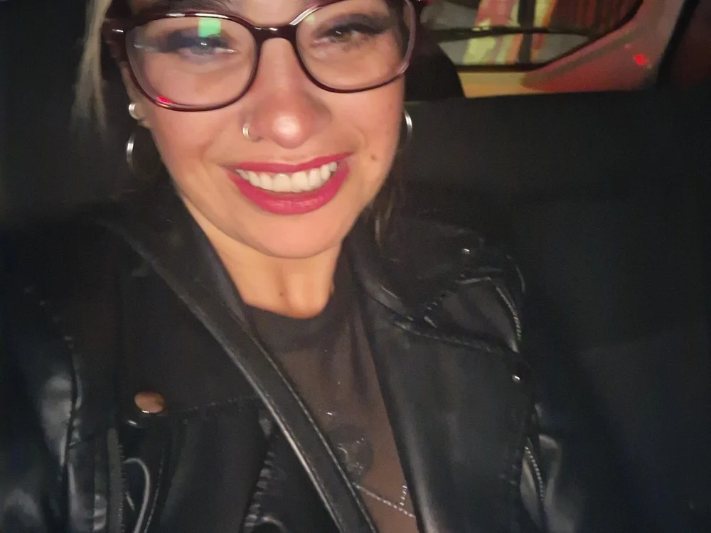caroviolet's Offline Chat Room