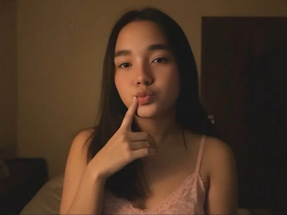 Lalisaslut18 Offline XXX-Chat