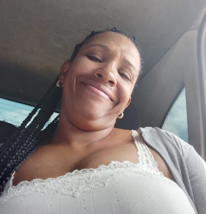 yessi052's Offline Chat Room