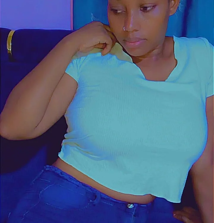 Boobie_Fever Offline XXX-chat