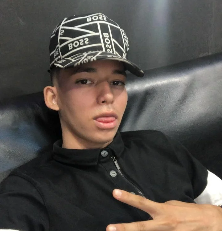 BOYSHOTSS' Offline XXX Chat