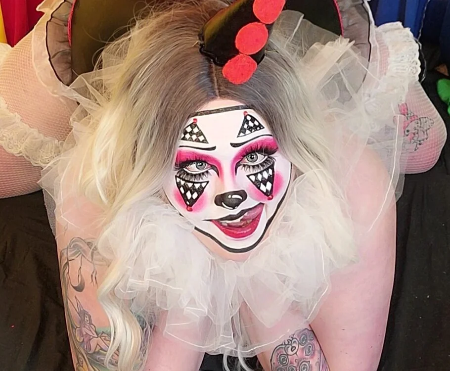 CluelessTheClown's Offline Chat Room