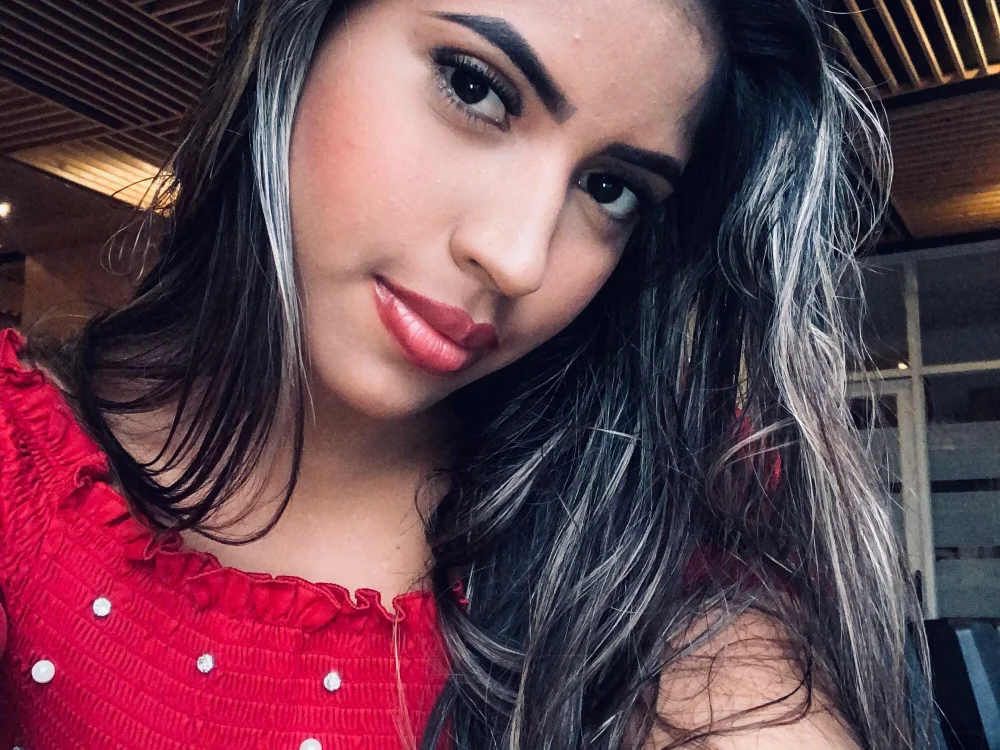 fernanda_hot21's Offline Chat Room
