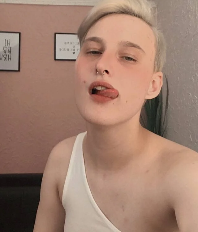 ManimElaraso's Offline XXX Chat