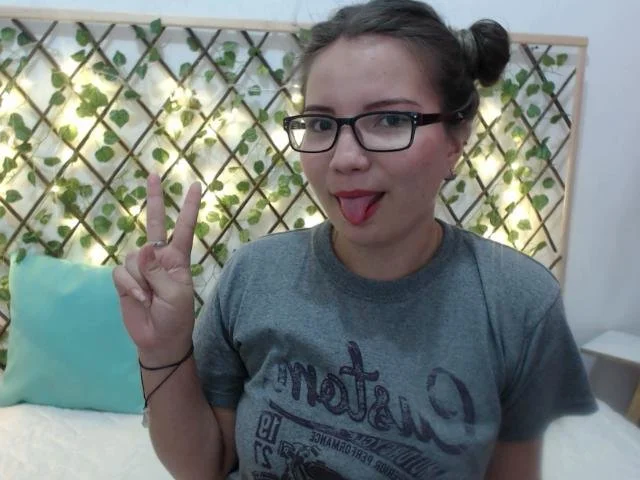 Alicee_Rosee's Offline XXX Chat