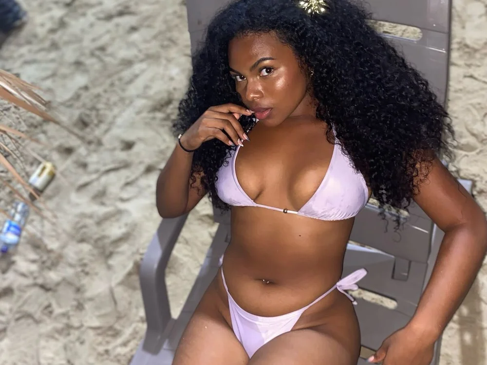 AhdaraParker offline XXX-chatje