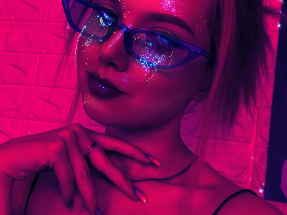 Honey_Shot's Offline Chat Room