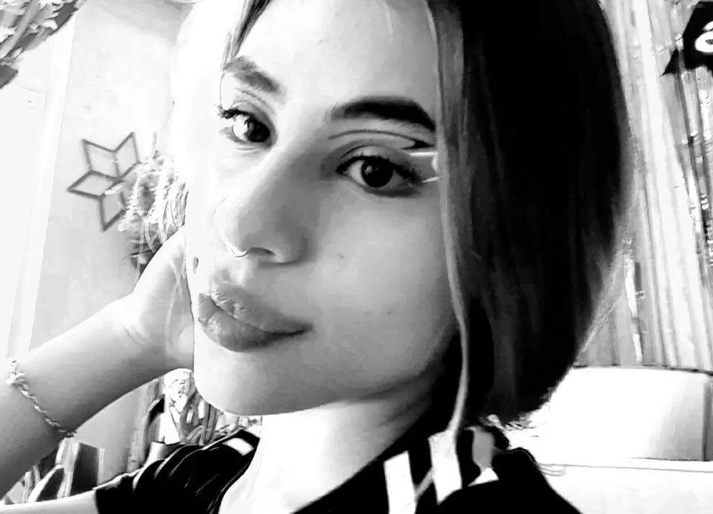 IsabellaPiink_'s Offline Chat Room