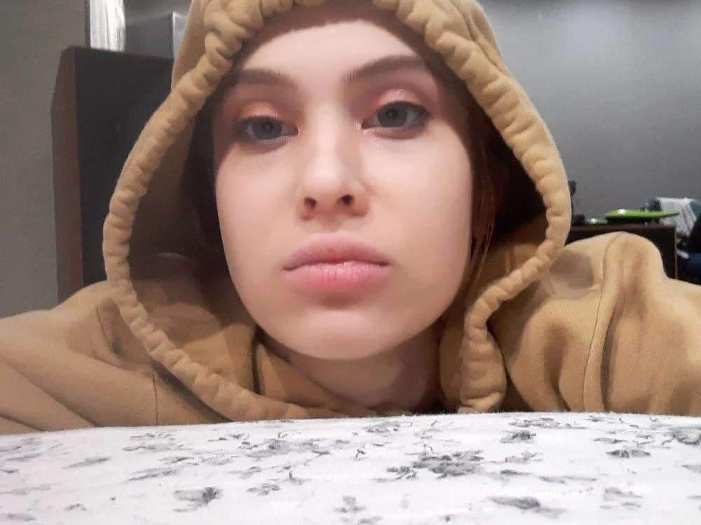 Monica_Light88's Offline Chat Room