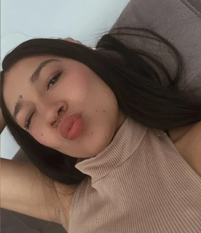 Mariia21 Adlı Modelin Çevrimdışı Sohbet Odası