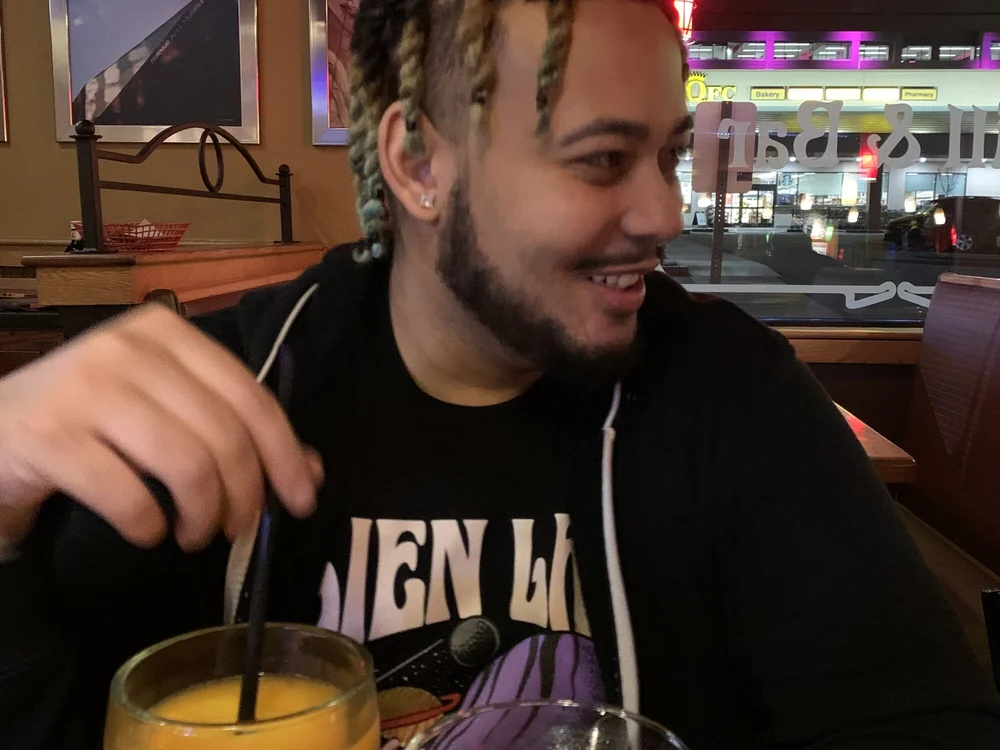 luisakairo's Offline Chat Room