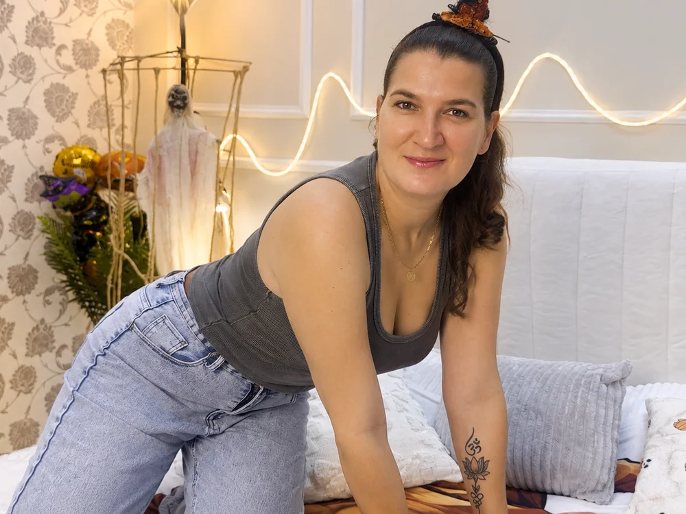 SilviaFreeya's Offline XXX Chat