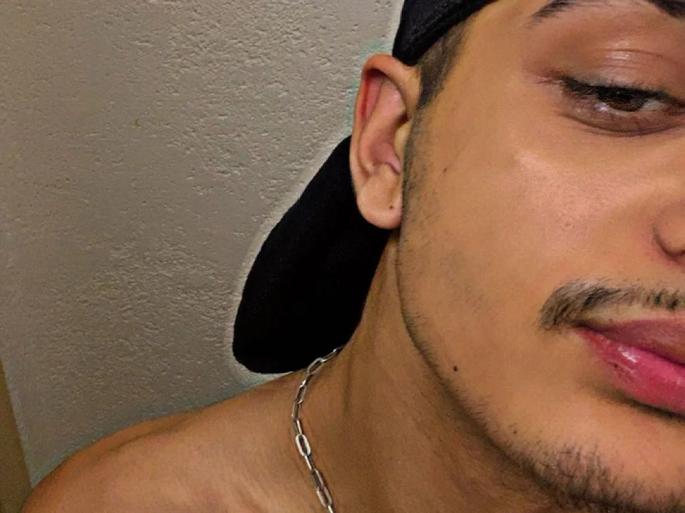 InsistedSeagrass Adlı Modelin Çevrimdışı XXX Sohbeti