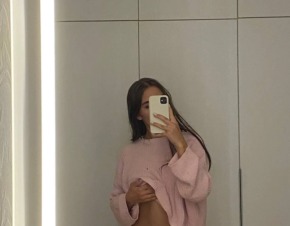 AdrianaCoenen: офлайн-секс-чат