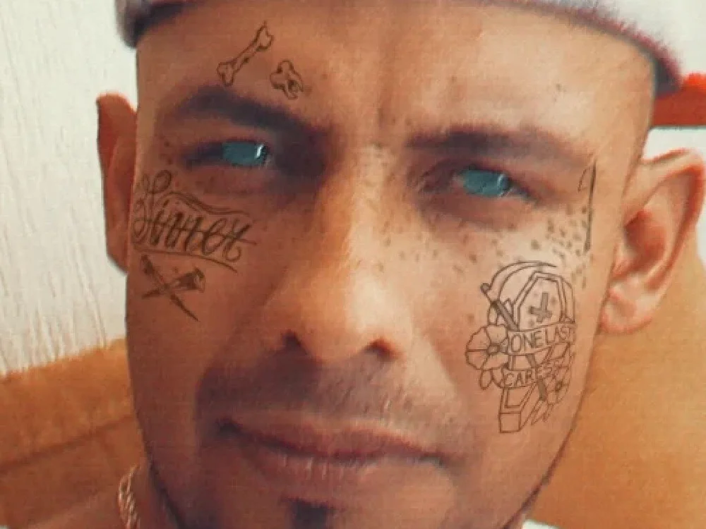 ADRIAN1389 Offline XXX-chat