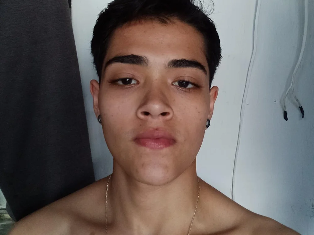 Christian_Suarezz offline chatrum