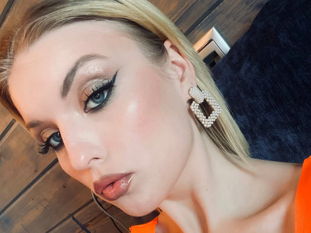 EarleenSchatt Adlı Modelin Çevrimdışı XXX Sohbeti