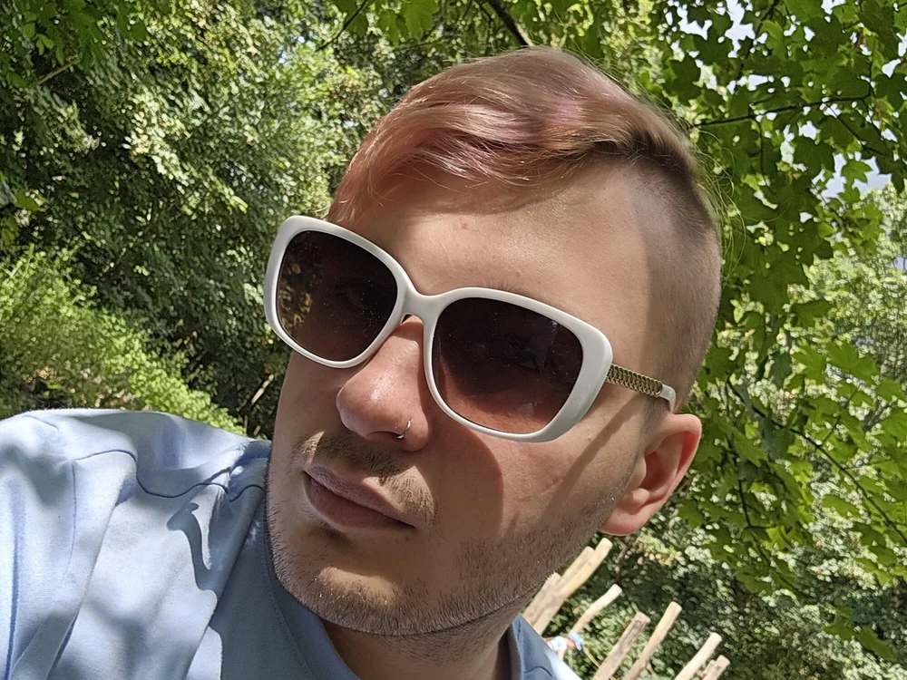 Passi180595's Offline Chat Room
