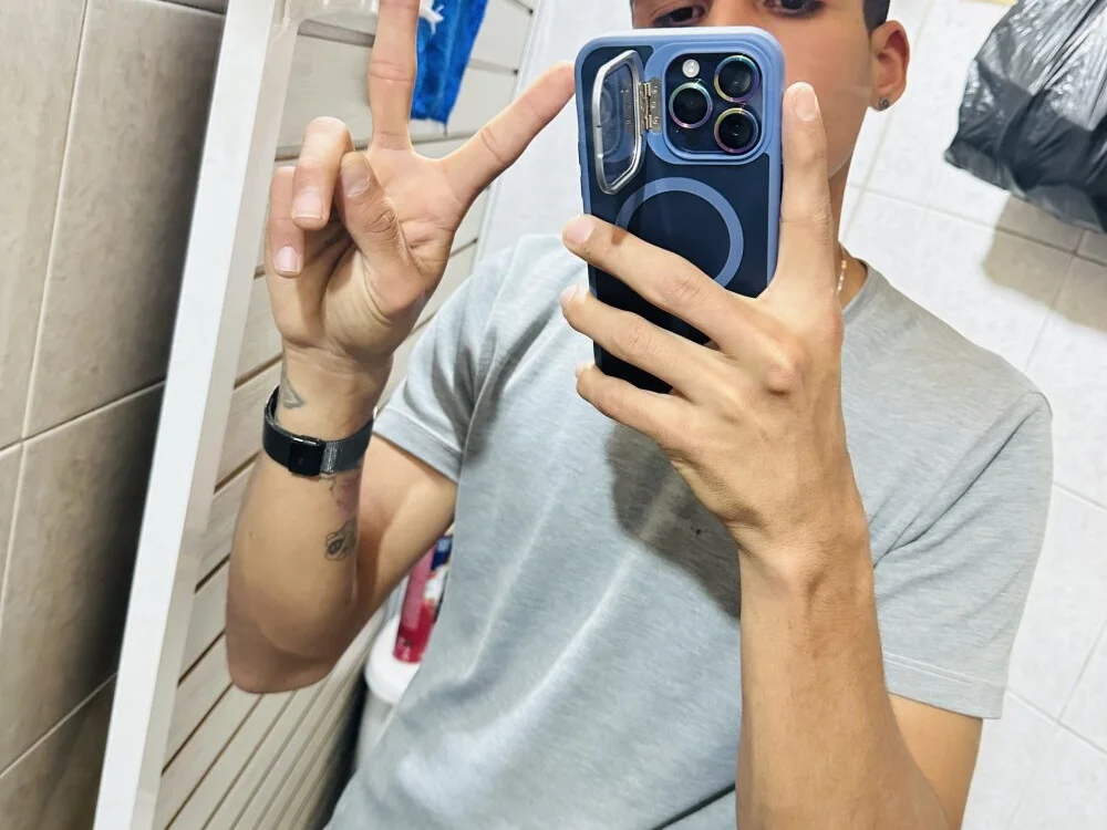 Brayam226's Offline XXX Chat