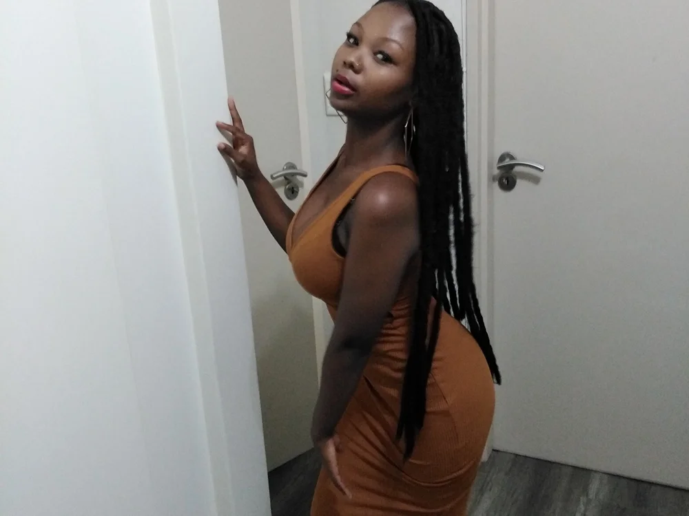 Offline chatovací místnost ebonybellaxx