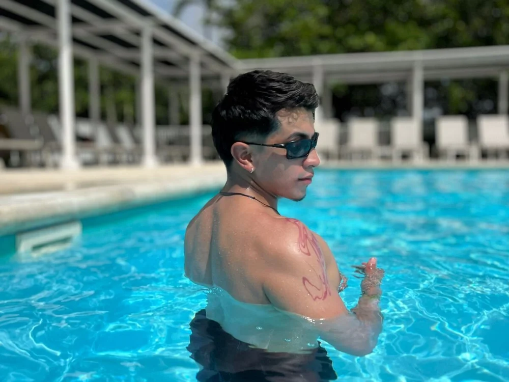 Matias_016 Adlı Modelin Çevrimdışı XXX Sohbeti