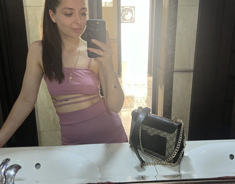 DiamondEyesss' Offline Chat Room