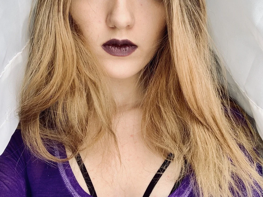 RedhotbabeRene's Offline Chat Room